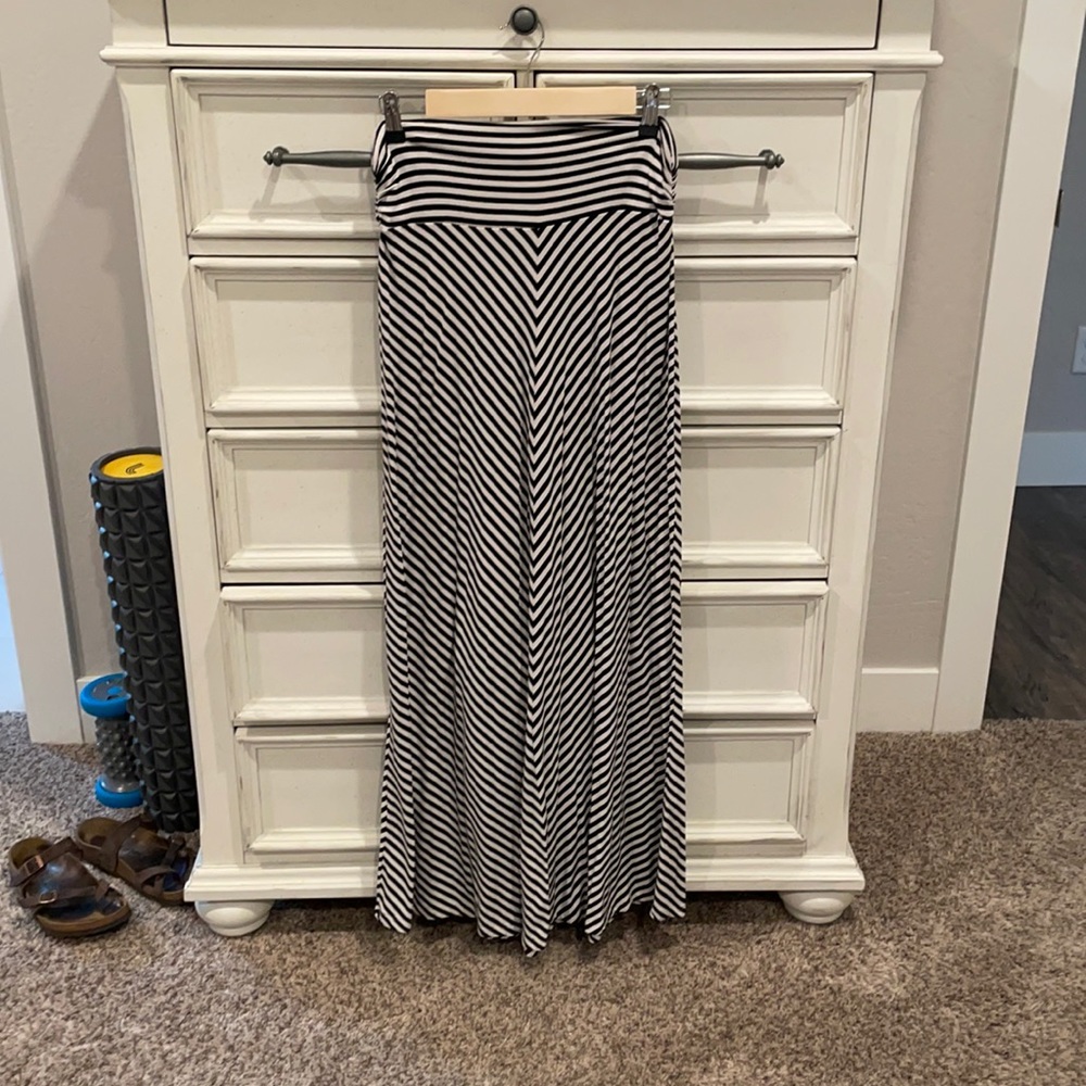 Black and white maxi skirt